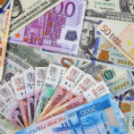 banknoty w różnych walutach